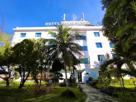 Wisata Indah Hotel Отели в г. Центральное Тапанули