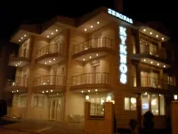 Kyknos de Luxe Suites & Rooms Отели в г. 