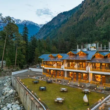 The Social Stays Kasol