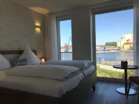 Kanal-Haus "Das Gästehaus Direkt am NOK" Hotels near Kunstwerk Carlshutte