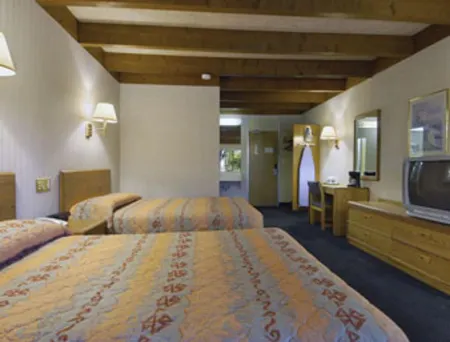 Knights Inn Liberty Отели рядом с достопримечательностью «Camp Bais Yaakov»