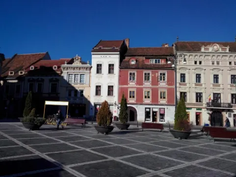 主廣場多樣公寓