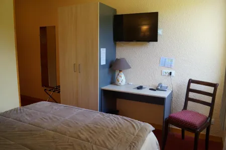 Hotel Restaurant la Martiniere Отели в г. Пейрю