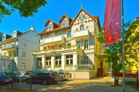 KurparkHotel Warnemünde Отели в г. Варнемюнде