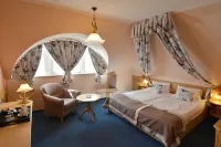 Hotel Villa Classica Hotels near Esterhazy Castle