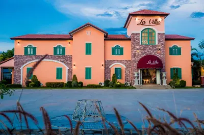 La Villa Boutique Hotel Hotels near Star Plaza