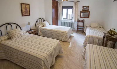 Hostal Alba Taruta فنادق في Guadalupe