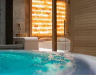 J44 Lifestyle Hotel - Hot Tub