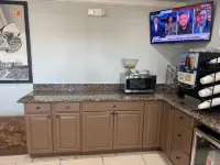 Super 8 by Wyndham Sherman - breakfast