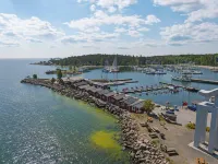 Femöre Marina - Homestays