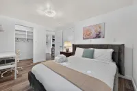 Tranquil Garden Level Retreat near UBC & Airport - Pensions