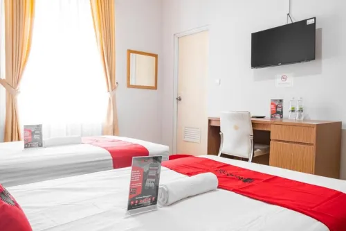 RedDoorz Near Siloam Karawaci 3