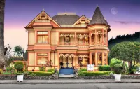 Gingerbread Mansion Hotels in Fortuna