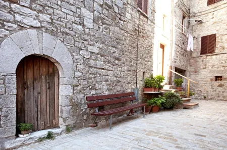 Castello Izzalini Todi Resort Отели в г. Dunarobba