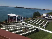 Best Western Plus Lake Front Hotel