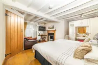 Self Catering Accommodation, Cornerstones, 16th Century Luxury House Overlooking the River Hotels in Llantysilio