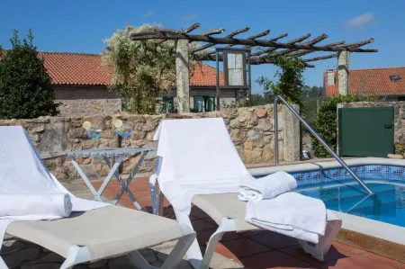 Casa do Cruceiro Отели рядом с достопримечательностью «Xardíns da Rúa Berna»