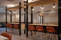 Holiday Inn KANSAS CITY - NORTHEAST by IHG - breakfast