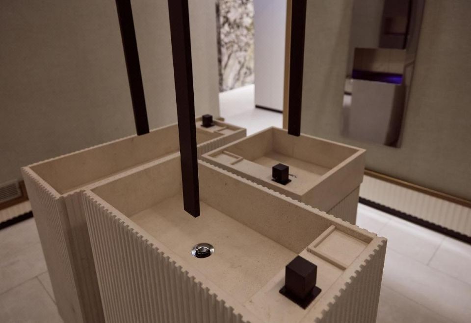 오미드 살다냐 호텔