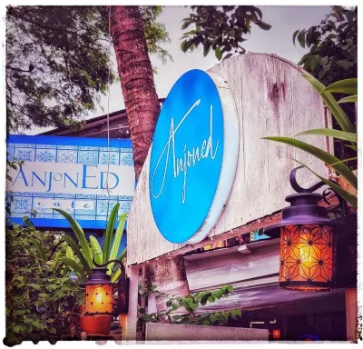 Anjoned Hostel & Cafe Hotel a 