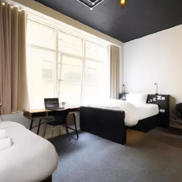 Rezz Temple Bar, Dublin Hotels near The Book of Kells Experience