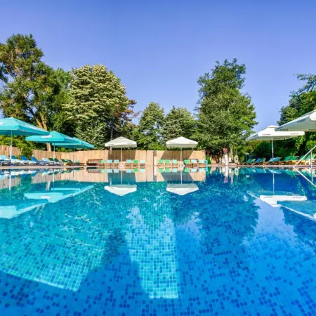 Q Hotel Отели рядом с достопримечательностью «Спа-комплекс Mangalia»