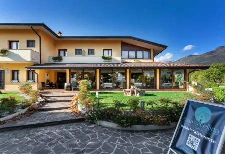 Casa Valcellina Hotel Ristorante Отели в г. Маниаго