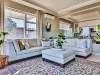 Hermanus Beachfront Lodge فنادق في هرمانوس