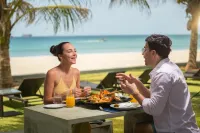 Uppuveli Beach by Dsk