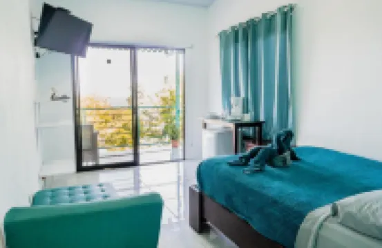 Ocean's Breeze Apartment and Rooms