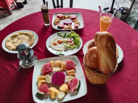 Quoc Phuong Riverside Homestay Отели в г. Chau Thanh