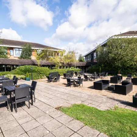 Kents Hill Park Training & Conference Centre Отели рядом с достопримечательностью «Железнодорожный вокзал Блетчли»