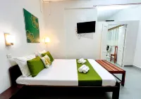 Stephen Hotel - Parking