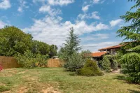 Villa Nana with a Swimming Pool Отели в г. 
