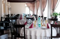 Hotel Rapsodia City Center Отели в г. 