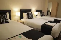 The Townhouse Newcastle Hotels in Суолуэлл