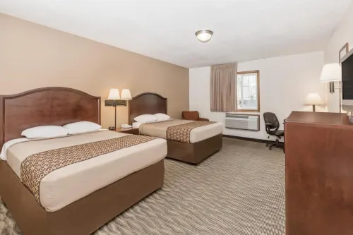 Americas Best Value Inn and Suites Atlantic - Motels