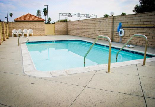 3. 크리스탈 인 스..