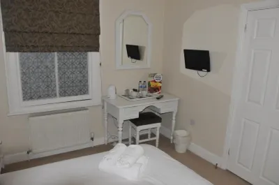 The Sydney Arms Hotels near Maiden Castle