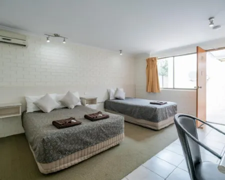 โรงแรมแคเพลลาโมเทล โรงแรมในเอเมอรัลด์