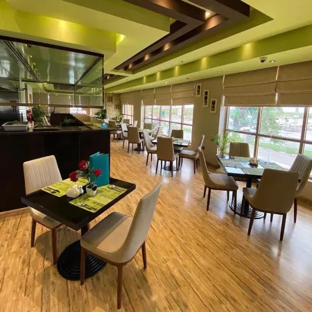 Royal View Hotel Отели рядом с достопримечательностью «Торговый центр Al Manar»