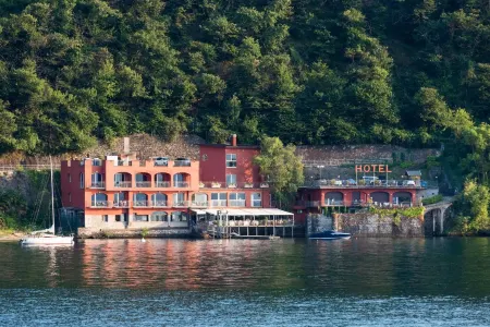 Il Porticciolo Отели в г. Безоццо