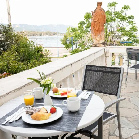 Dionysos Hotel