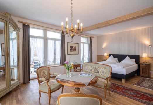 Carlton-Europe Vintage Adults Hotel