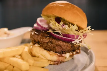 The Kings Arms Отели в г. Фееринг