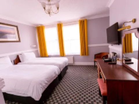 San Clu Hotel, Bar & Brasserie Hotel di Ramsgate