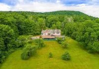 Apple Tree Inn Hotels in Lenox