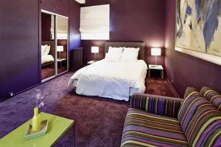 Maison d'hôtes Bordeaux Centre le Patio de l'Intendance Отели рядом с достопримечательностью «Basilique Saint-Seurin»