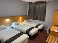 Hotel le Saint Aubin فنادق في Forges-les-Eaux