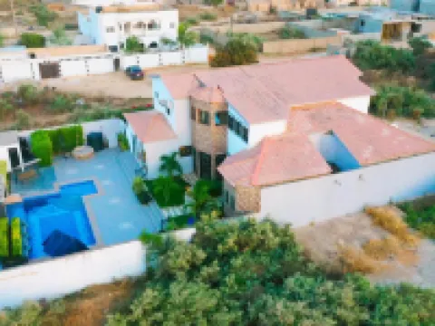 克爾阿迪亞納 薩利 伯土達爾酒店